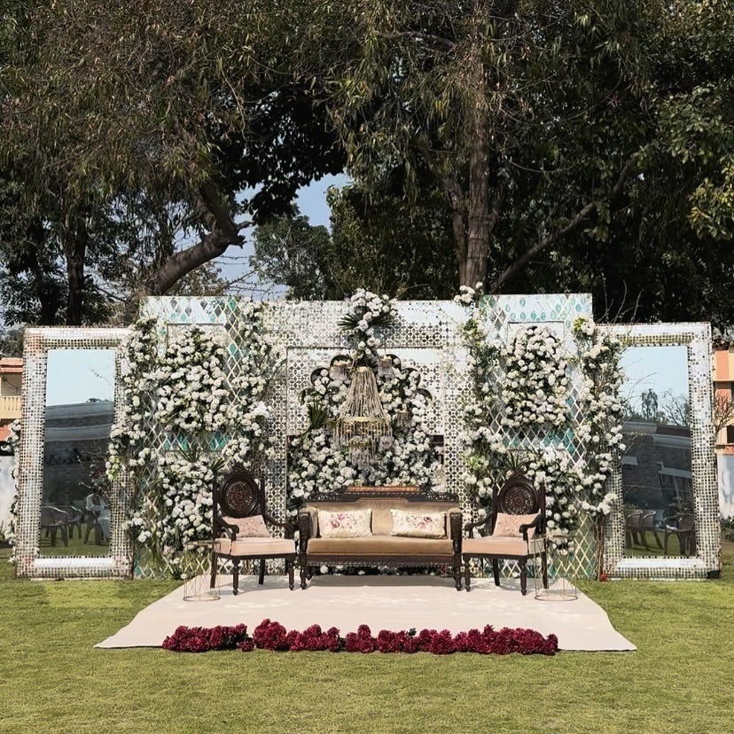 imgi_21_Outdoor_Vintage_Wedding_Stage